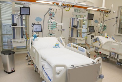 Dětské oddělení, které se bude komplexně zabývat následnou intenzivní péčí, dnes slavnostně otevřeli ve Vojenské nemocnici v Olomouci. Specializované pracoviště je jediné svého druhu v České republice.