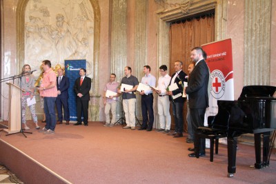 Hejtman Ladislav Okleštěk předal Zlaté kříže dobrovolným dárcům krve