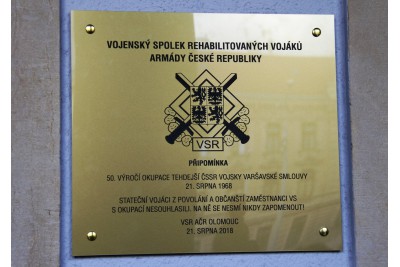 Pamětní deska k 50. výročí okupace země armádami Varšavské smlouvy
